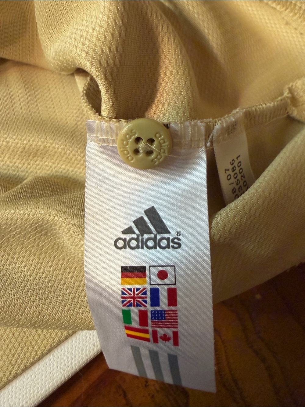 EUC Adidas Men's Polo Shirt Size 2XL Yellow Loose Fit Logo Golf Short Sleeves - Picture 7 of 9